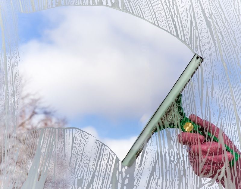 Window Cleaning Tips for Businesses in Sarasota, FL